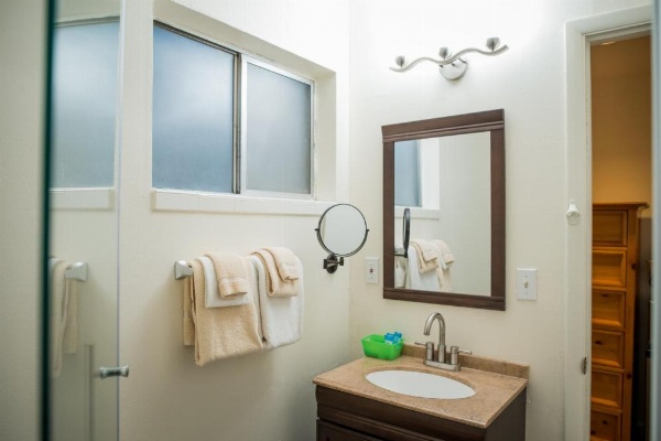 Big Pines Mountain House image 42